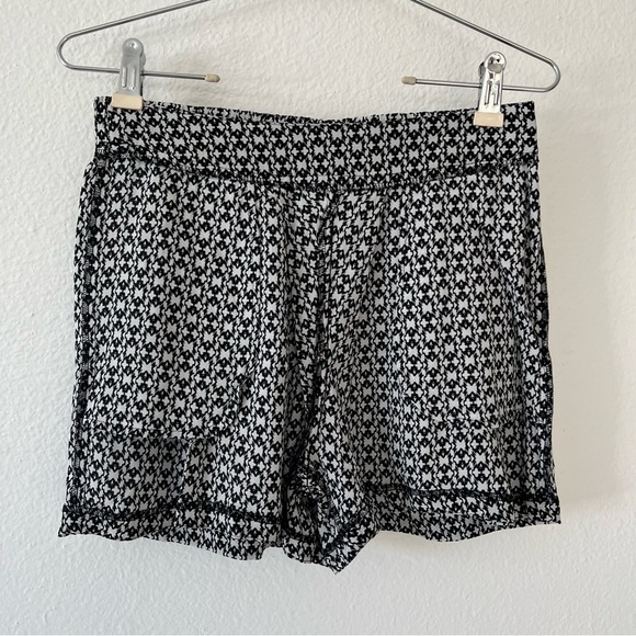 BCBGeneration Black & White Print Comb Shorts - Picture 6 of 10